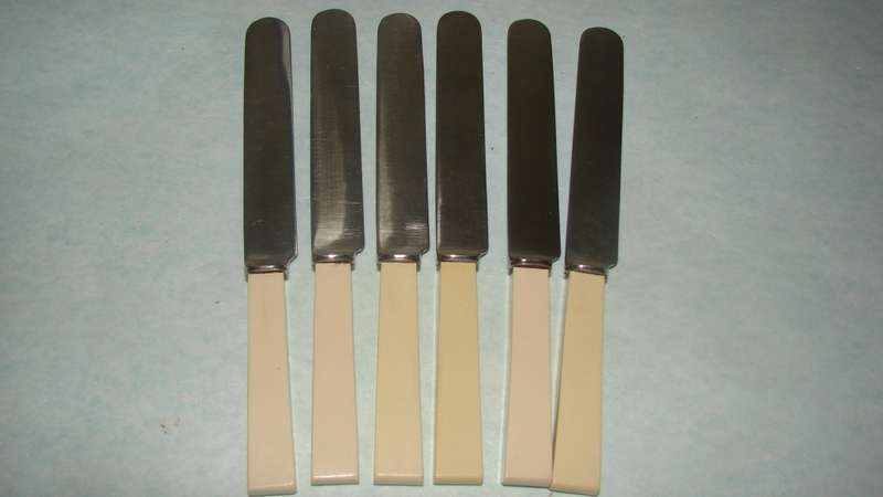 6 Sheffield Faux Bone Knives as new