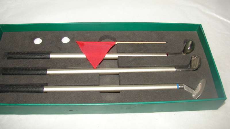 Australian Desktop Golf Set: 3 Clubs doubles as Pens, Green, 2x Balls