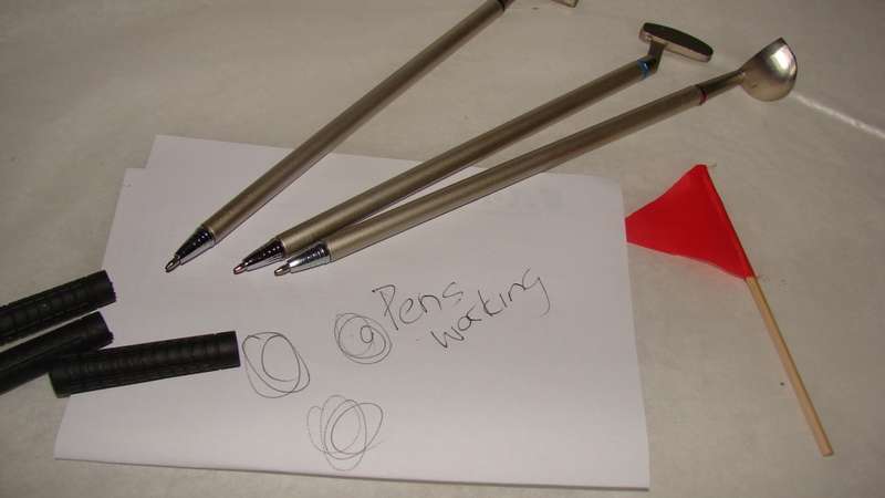 Australian Desktop Golf Set: 3 Clubs doubles as Pens, Green, 2x Balls