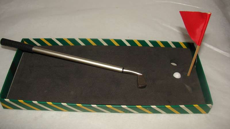 Australian Desktop Golf Set: 3 Clubs doubles as Pens, Green, 2x Balls