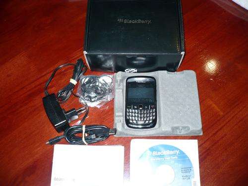 Blackberry 8520 curve extremely good condition (open to all networks)