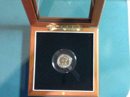UNC Mandela 90th Birthday R5 in Air-Tight capsule - Complete with Mahogany Wood Display Box
