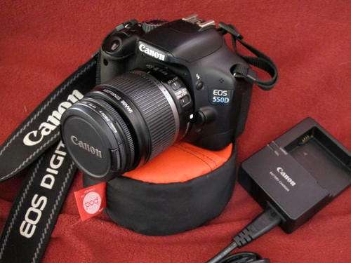 Canon 550D with EF-S 18-55mm IS/Charger/8gb