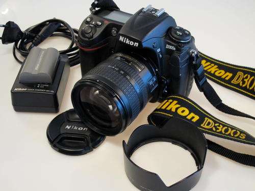 Nikon D300s with AF-S 18-70mm**Near Mint**