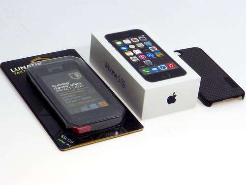 Apple iPhone 5S Space Grey 16GB,Boxed with extra's***Near New Condition***