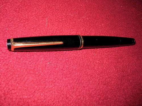Mont Blanc No 22,Black Resin and Gold Fountain Pen
