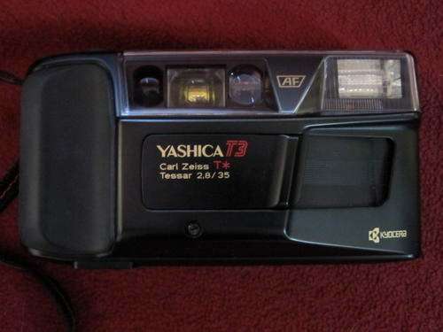 "Legend" Yashica T3 with Fast Zeiss T* Tessar 35mm f2,8"Excellent"