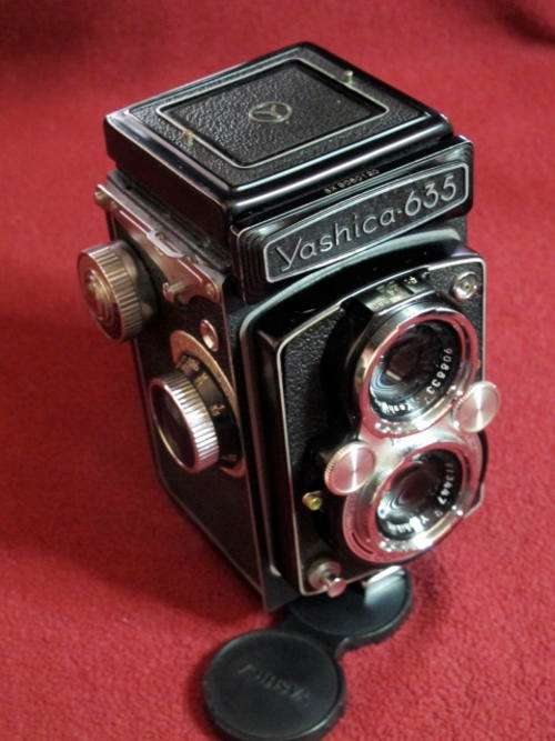 Yashica 635 with Yashikor 80mm f3,5"Very Nice,Serviced and Working 100%"