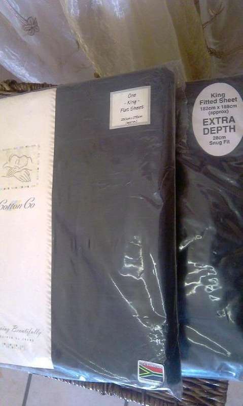 Black Fitted Sheet and Boxed Night Frill set: King