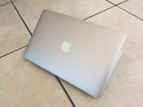 **GIVEAWAY PRICE** Apple MacBook Air 11 As New In The Box! Only R9,499