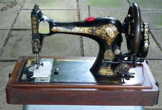 Vintage (1899) Singer Sewing Machine Model 28K