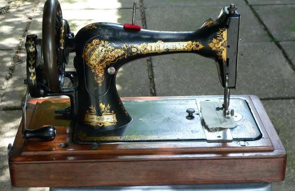 Vintage (1899) Singer Sewing Machine Model 28K