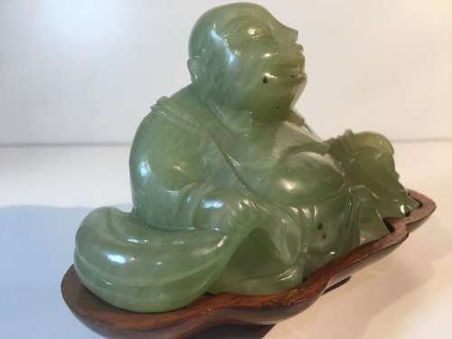 A CHINESE ORIENTAL GREEN STONE CARVED BUDDHA