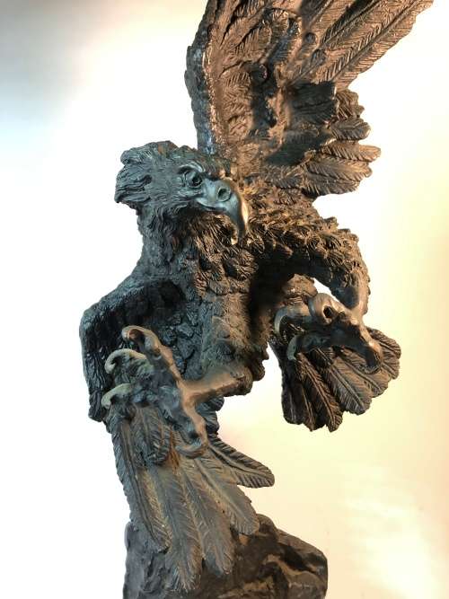 A LARGE BRONZE SCOTTISH SCULPTURE OF AN EAGLE BY ARCHIBALD THORNBURN (1860-1935)