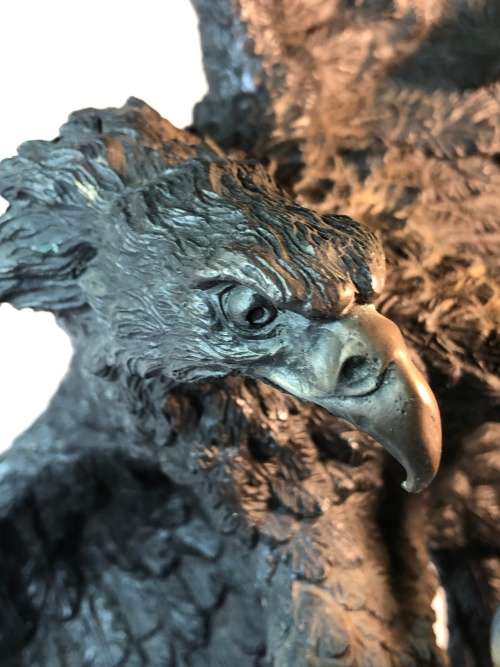 A LARGE BRONZE SCOTTISH SCULPTURE OF AN EAGLE BY ARCHIBALD THORNBURN (1860-1935)