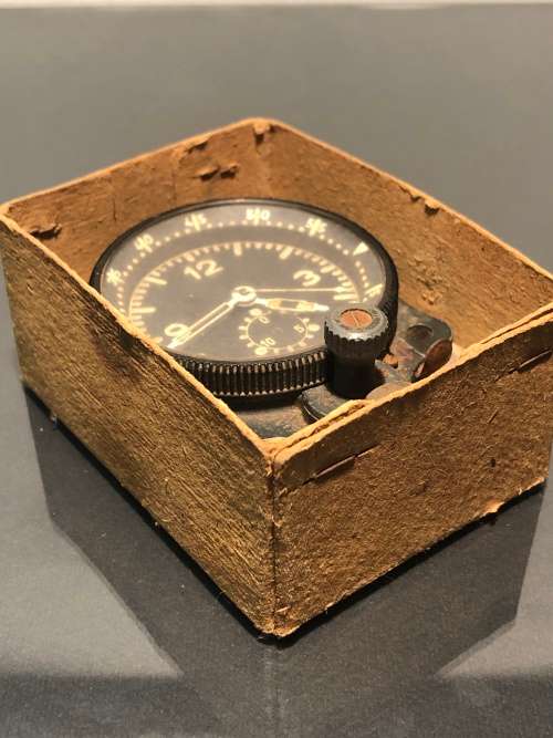 A GERMAN WW2 JUNGHANS J30BZ AIRCRAFT CLOCK ( NON WORKING)