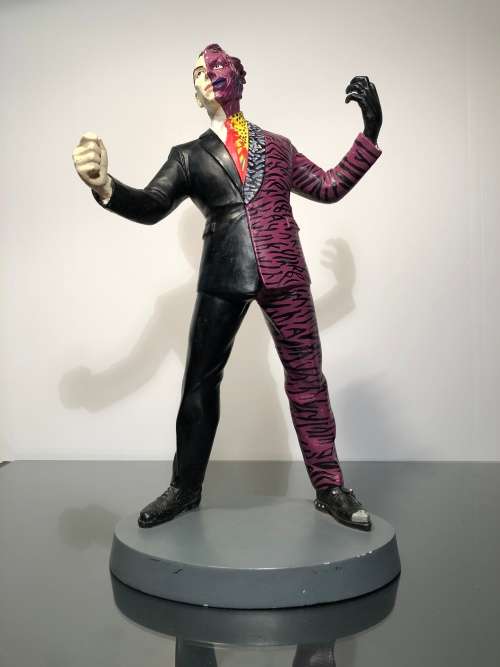 RARE TM & DC COMICS LARGE TWO FACE FIGURINE 1995 WITH BONUS GIFT!