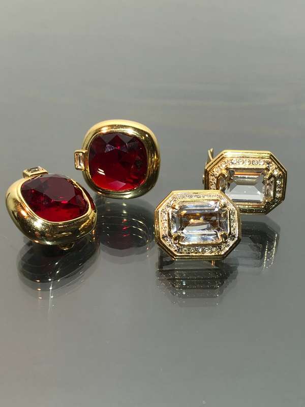 Vintage Nina Ricci Gold Tone Crystal Rhinestone Clip On Earings