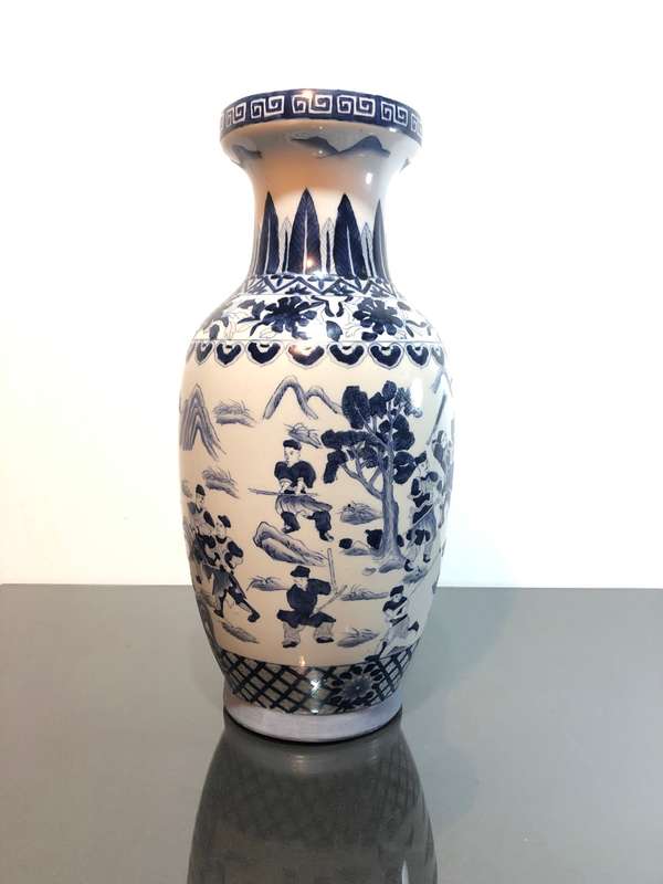 A Large Chinese Blue and White Porcelain Vase