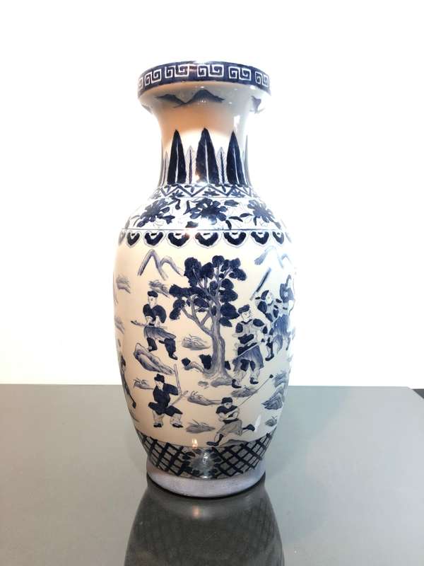 A Large Chinese Blue and White Porcelain Vase