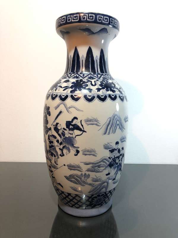 A Large Chinese Blue and White Porcelain Vase