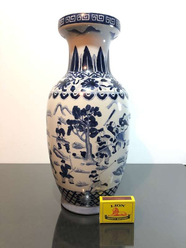 A Large Chinese Blue and White Porcelain Vase