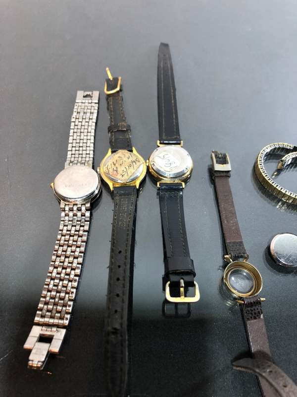 A Mixed Lot of Vintage Ladies Watches (Please read desciption)