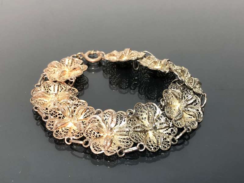 A Classic Vintage Womans Silver Filigree Bracelet