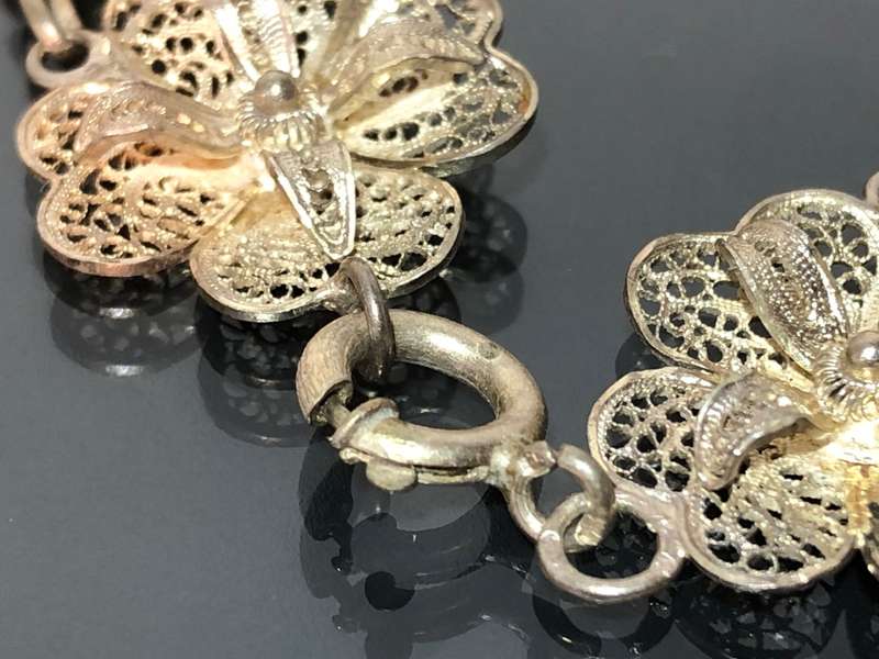 A Classic Vintage Womans Silver Filigree Bracelet