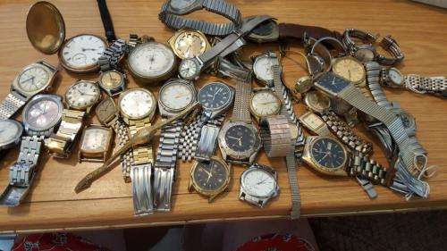 Lots of WATCHES SOLD AS IS SOME ARE WORKING SOME NOT SHIPPING R45