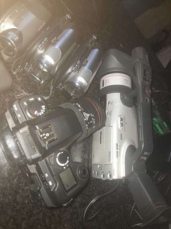 video cameras as a lot  some with battery and charger. some not all is working but will sell as is