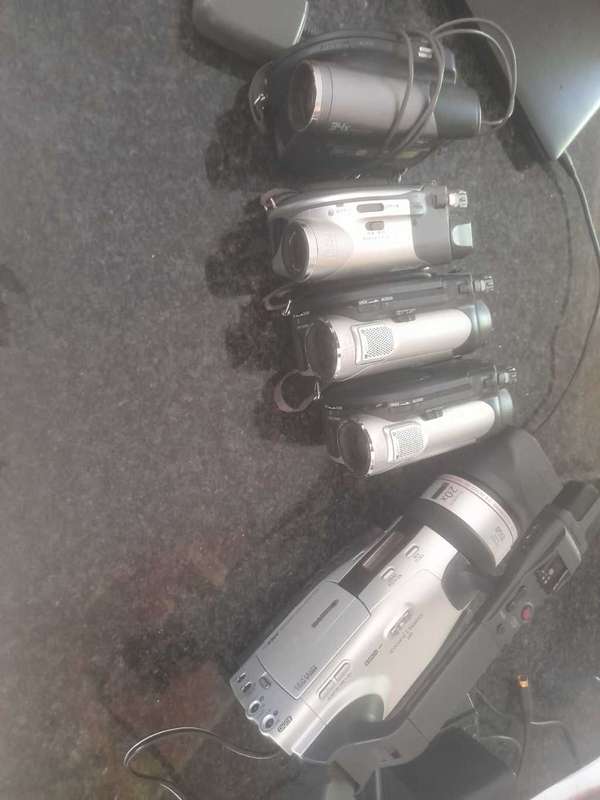 video cameras as a lot  some with battery and charger. some not all is working but will sell as is