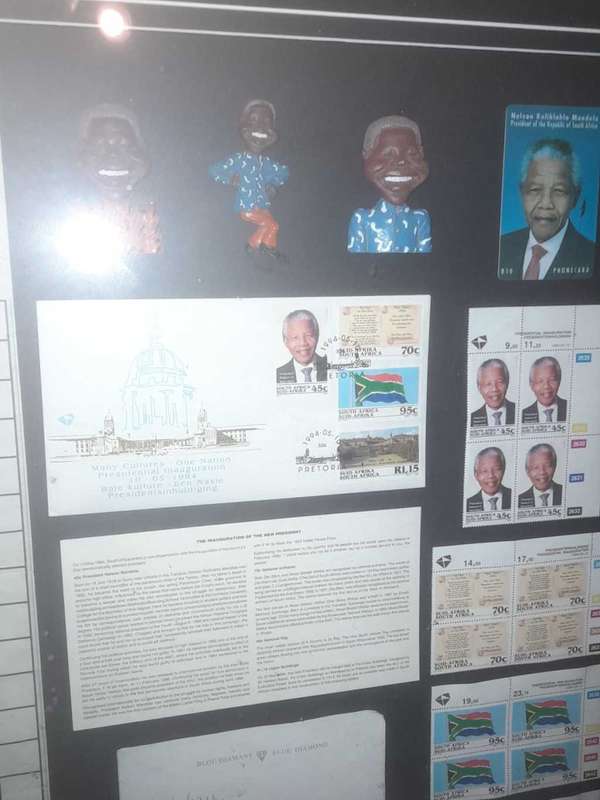 ORIGINAL SIGNATURE OF FORMER PRESIDENT NELSON R. MANDELA memorabilia
