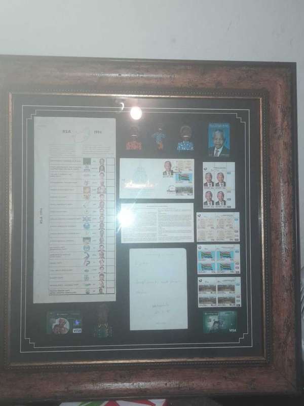 ORIGINAL SIGNATURE OF FORMER PRESIDENT NELSON R. MANDELA memorabilia