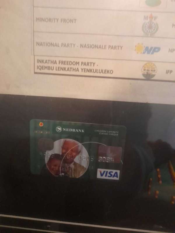 ORIGINAL SIGNATURE OF FORMER PRESIDENT NELSON R. MANDELA memorabilia
