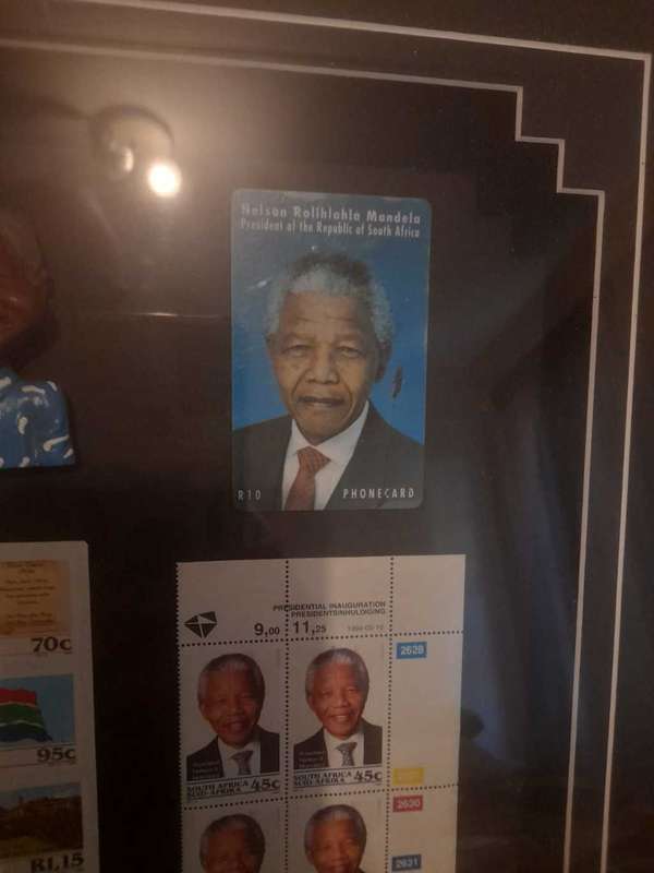 ORIGINAL SIGNATURE OF FORMER PRESIDENT NELSON R. MANDELA memorabilia