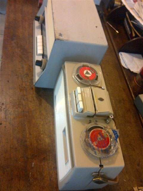 Vintage Philips All transistor Radio  SW1/SW2/SW3/MW Detailed tuning. And a Vintage Reel to Reel Tap
