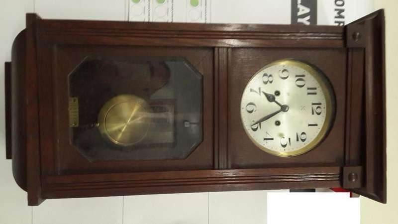 auction an excellent  oak striking wall clock dated Circa 1895-1910s the strike is t