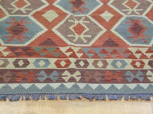 RUGS & CARPETS