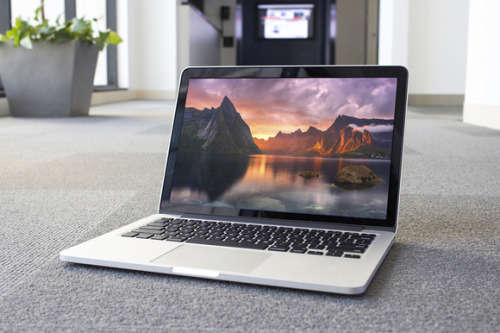 Apple MacBook Pro "Core i5" 2.7 13" Early 2015 -8 GIG DDR-128 GIG SSD