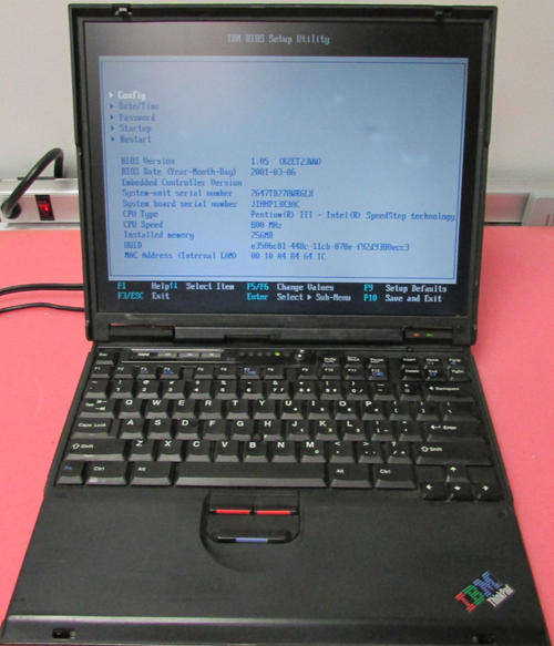 IBM ThinkPad T21 Laptop 800MHz Pentium 3 CPU 128MB RAM No Hard Drive/screen damaged
