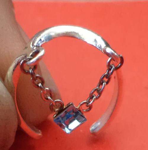 NICE LADY'S SILVER TOE RING .. 925 STERLING SILVER.