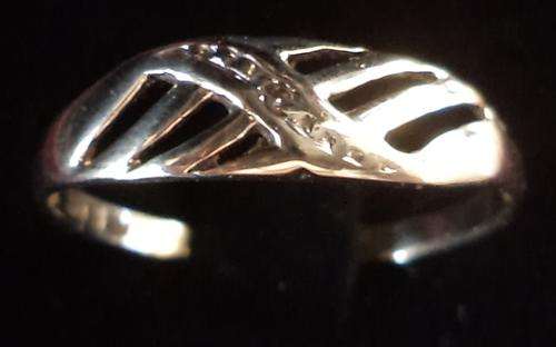 LOVELY LADIES 9ct GOLD RING..!!