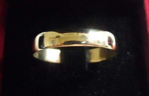 STUNNING MENS 9ct GOLD WEDDING BAND !! GOOD CONDITION!