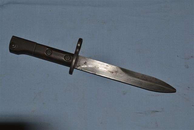 S1 Uzi Bayonet no scabbard. Damadge to tip.