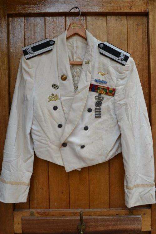 American USMC Jacket with badges. Jacket has yellowed and needs a good clean.