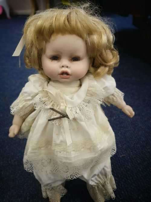Porcelaine dolls