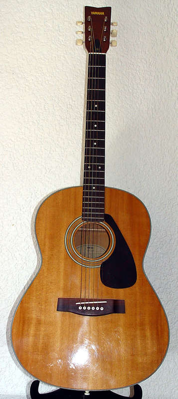 1977 Yamaha FG 325