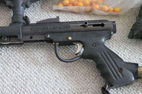 Tippmann Pro lite paintball gun and paintballs