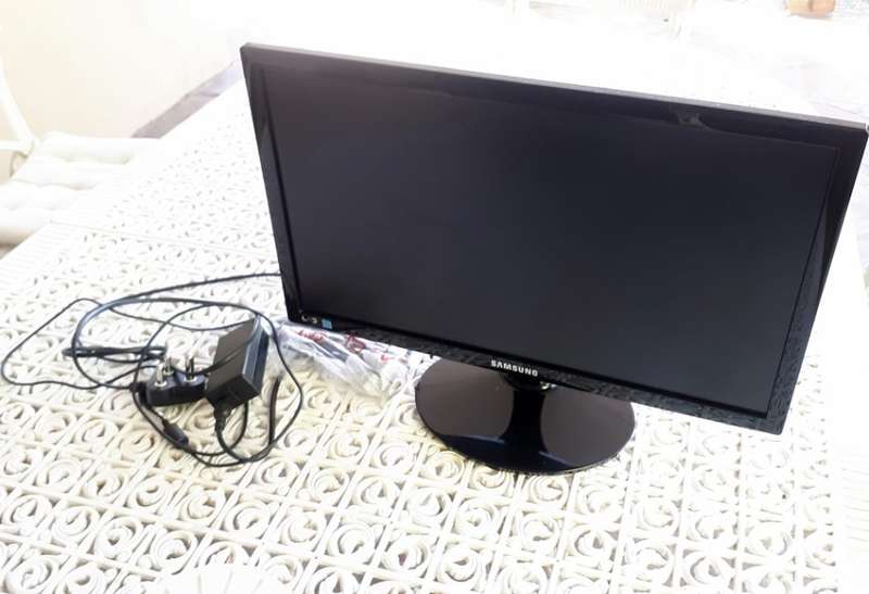 Samsung 20" S20A300B Series 3 LED Monitor 1600 x 900